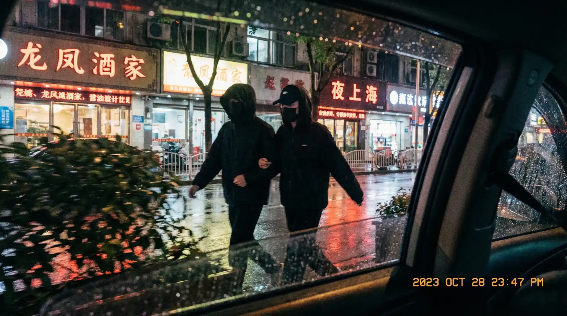 冠军体育网址 - 顶流明星深夜密会现场抓拍照片